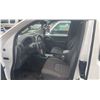 Image 5 : 2015 NISSAN FRONTIER SV 4X4, 2DR EX CAP PICKUP, WHITE, VIN 1N6AD0CW2FN756978,