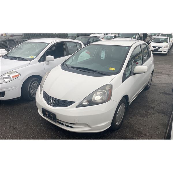 2011 HONDA FIT, 4DR HATCHBACK, WHITE, VIN JHMGE8H54BC801867,