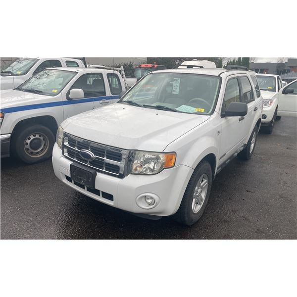 2008 FORD ESCAPE HYBRID, 4DR SUV, WHITE, VIN 1FMCU59H78KE72828,