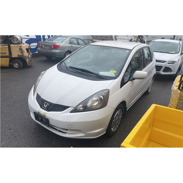 2010 HONDA FIT, 4DRSD, WHITE, VIN JHMGE8H55AC803271,