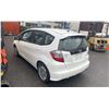 Image 2 : 2010 HONDA FIT, 4DRSD, WHITE, VIN JHMGE8H55AC803271,