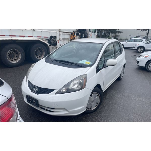 2010 HONDA FIT, 4DRSD, WHITE, VIN JHMGE8H53AC801910,