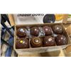 Image 2 : 2 SETS OF HENSELITE INDOOR CARPET BOWLING BALLS