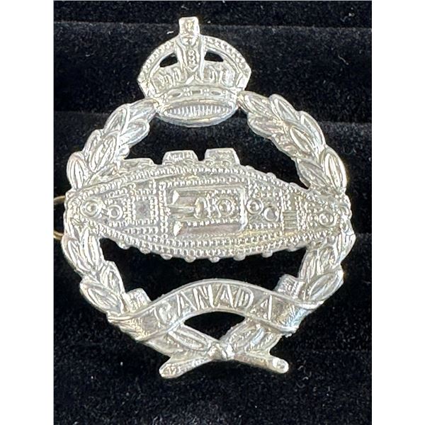 Vintage Canadian Tank Corps Cap Badge   Silver Tone Military Insignia