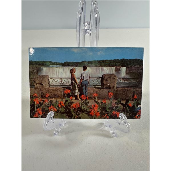 Vintage Niagara Falls Postcard   Couple Viewing the Falls with Flowers