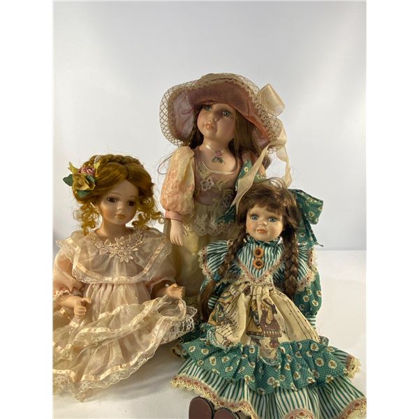 Tray Lot of Porcelain Dolls