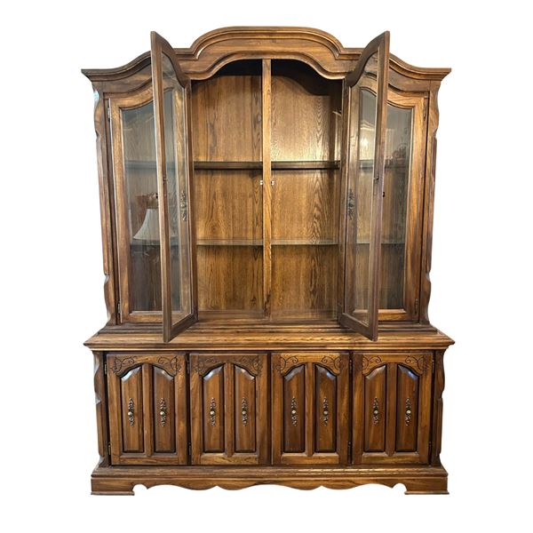 Matching Oak China Cabinet / Hutch