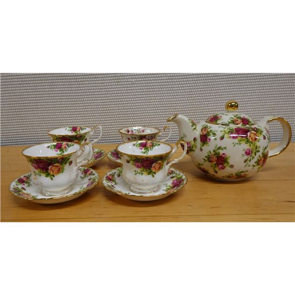 Qty 4 Royal Albert Old Country Roses Bone China Tea Cups w/ Saucers & Tea Pot, Misc Sizes