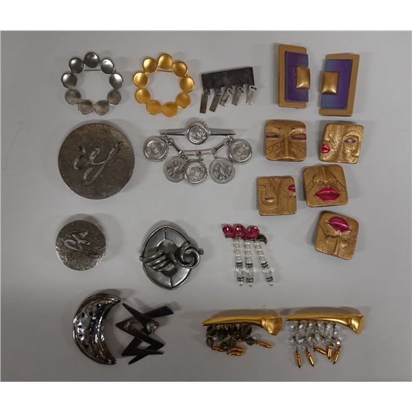 Qty 18 Fashion Pendants/Brooches, Misc Styles & Sizes