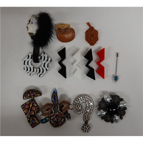 Qty Approx. 12 Fashion Pendants/Brooches, Misc Styles & Sizes