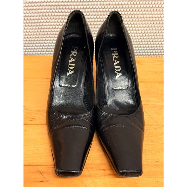 Used Prada Black Leather Pumps Size 37.5  (heel needs repair)