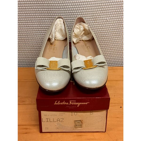 NEW Ferragamo Vara Pump "LILLAZ" Cream Sz 10B, Retail $170 (heel needs repair)