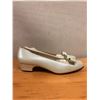 Image 2 : NEW Ferragamo Vara Pump "LILLAZ" Cream Sz 10B (heel needs repair)