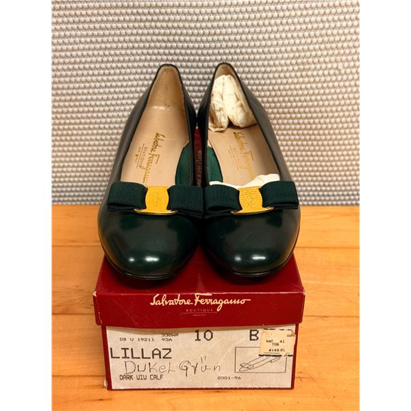 NEW Ferragamo Vara Dark Green Leather Flats Sz 10 B Retail $150 (heel needs repair)