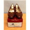 Image 9 : NEW Ferragamo Brown Leather Cap-Toe Pumps, Size 8