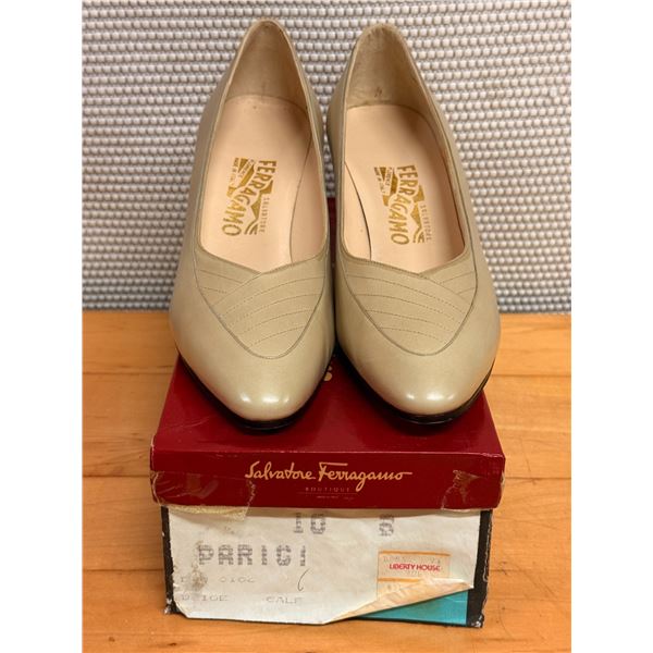 NEW Ferragamo Cream Leather Almond Pumps, Size 10