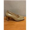 Image 2 : NEW Ferragamo Cream Leather Almond Pumps, Size 10