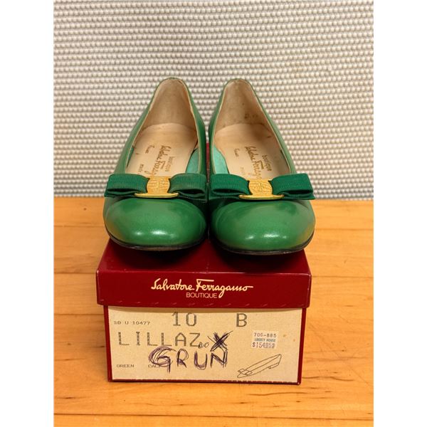 Used Ferragamo Green Leather Bow Pumps with Gold-Tone Hardware, Size 10, Retail $155