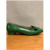 Image 2 : Used Ferragamo Green Leather Bow Pumps with Gold-Tone Hardware, Size 10
