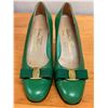 Image 6 : Used Ferragamo Green Leather Bow Pumps with Gold-Tone Hardware, Size 10