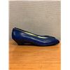 Image 2 : Used Chantal Blue Textured Leather Pumps, Size 8