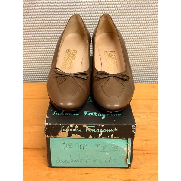 Used Ferragamo Taupe Leather Bow Flats, Size 10B