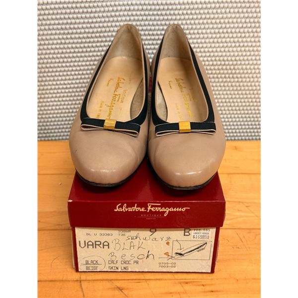 Used Ferragamo Beige & Black Vara Bow Flats, Size 9B