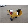 Image 2 : wood chipper, trailer mounted, Honda gas engine