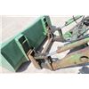 Image 7 : JD 240 SL quick tach loader, subframe, bucket