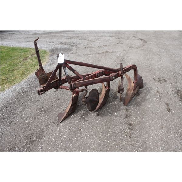 MF 62 3 furrow, 3pth plow, made in Canada