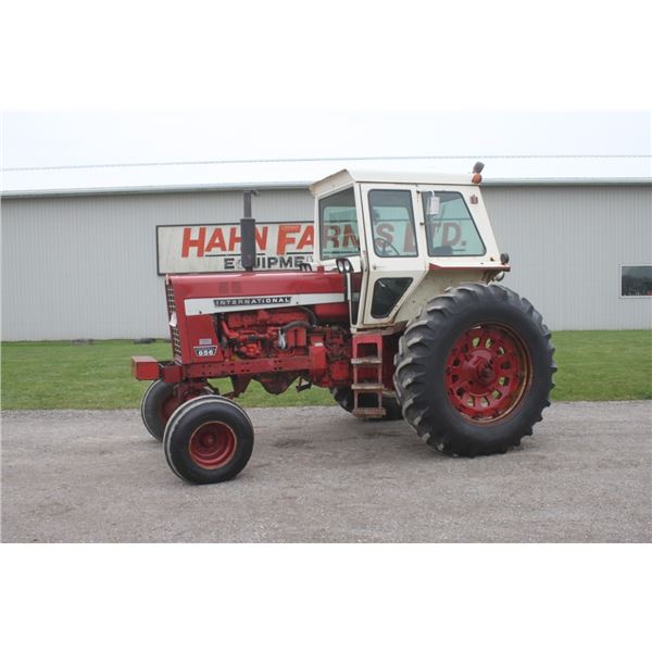 IH 856 2wd tractor, cab, 8345 hours, made in USA
