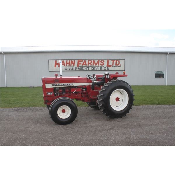 IH 656 diesel utility version 2wd tractor, made in USA