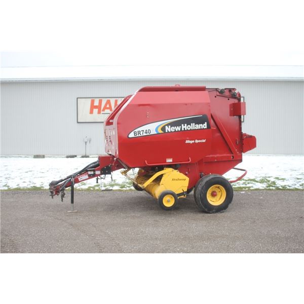 New Holland BR 740A round baler, 8,483 total bales