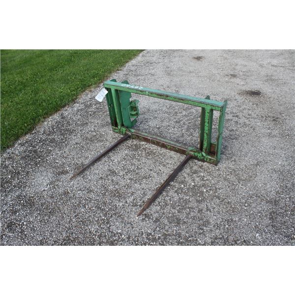 JD 2 prong bale spear, JD 640 coupler