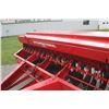 Image 10 : IH 5100 16 run seed drill, made in USA