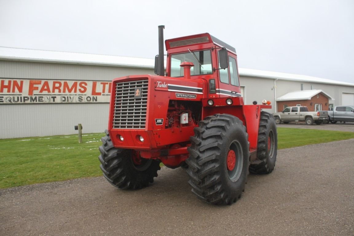 IH 4166 4wd tractor, cab, 4765 hours, made in USA