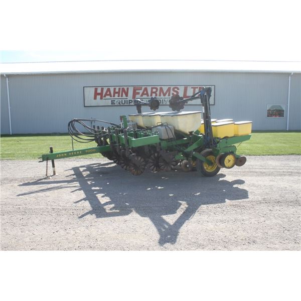 JD 7000 6 row planter, Kinze markers, dry fertilizer