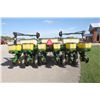 Image 6 : JD 7000 6 row planter, Kinze markers, dry fertilizer