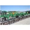 Image 25 : JD 2210 46'-8" cultivator, low acres, made in USA