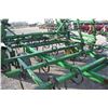 Image 11 : JD 960 24' hyd folding s-tine cultivator