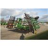 Image 6 : JD 960 24' hyd folding s-tine cultivator