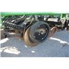 Image 15 : JD 1590 15' no-till drill, 2pth, markers, Market fill auger