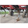 Image 16 : CIH 200 30' field cultivator, low acres, always stored