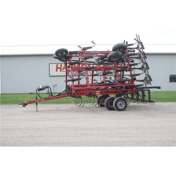 CIH 200 30' field cultivator, low acres, always stored