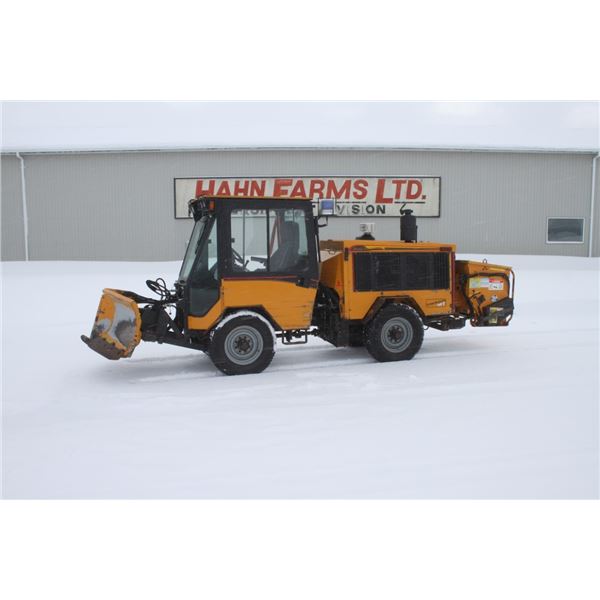 Trackless MT6T sidewalk unit, cab, V blade and sander