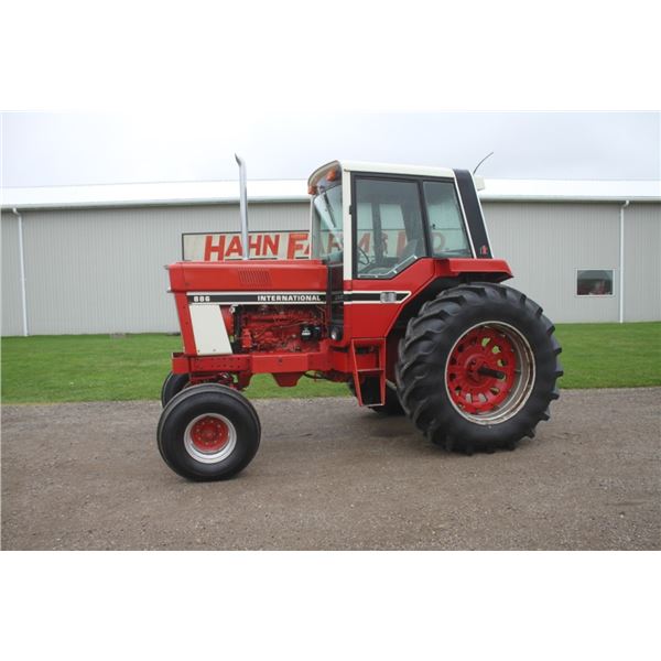 IH 886 2wd tractor, cab, air, 3794 hours