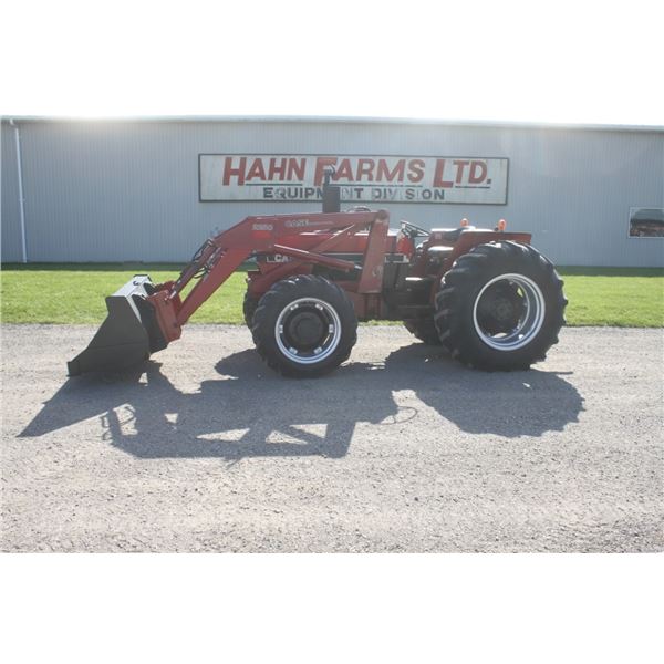 CIH 685 4wd tractor, 2250 loader, showing 885 hours