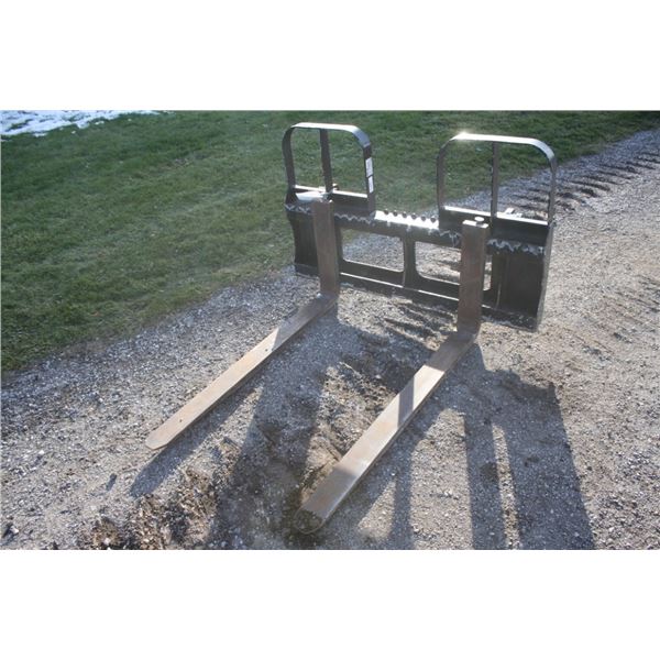 HLA 4200 lb pallet fork, Euro coupler