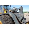 Image 17 : 2017 JD 824K II wheel loader, cab, air