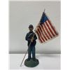 Image 1 : Union Soldier with flag statue